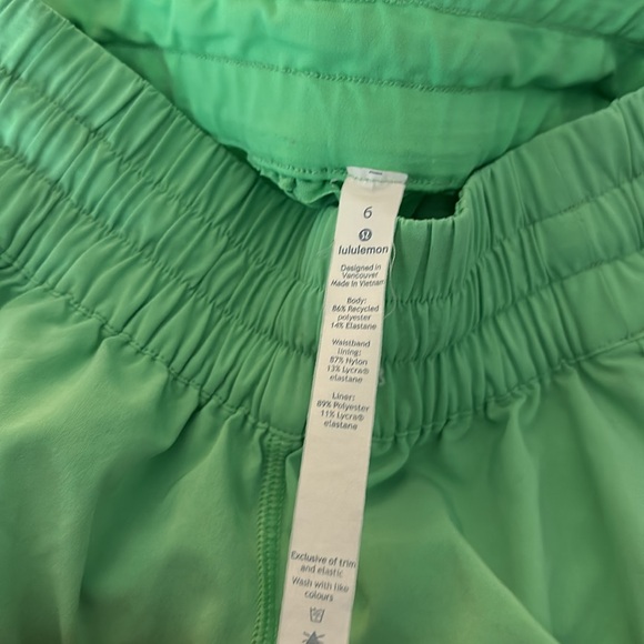 Lululemon Dragonfly Lime Green Tracker 4” Shorts 6 - Picture 6 of 7